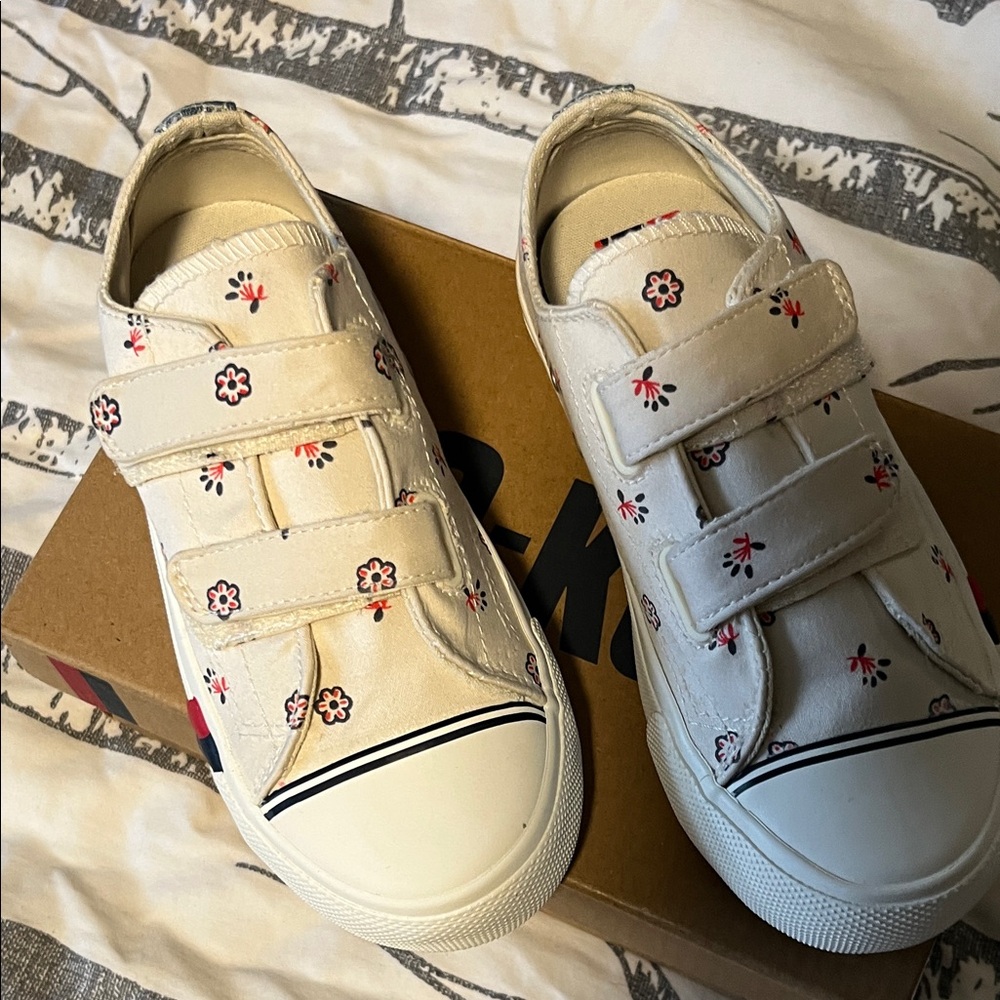 Charming Floral Kids Sneakers with Velcro Straps